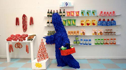 kunst blåt dyr i indkøbscenter